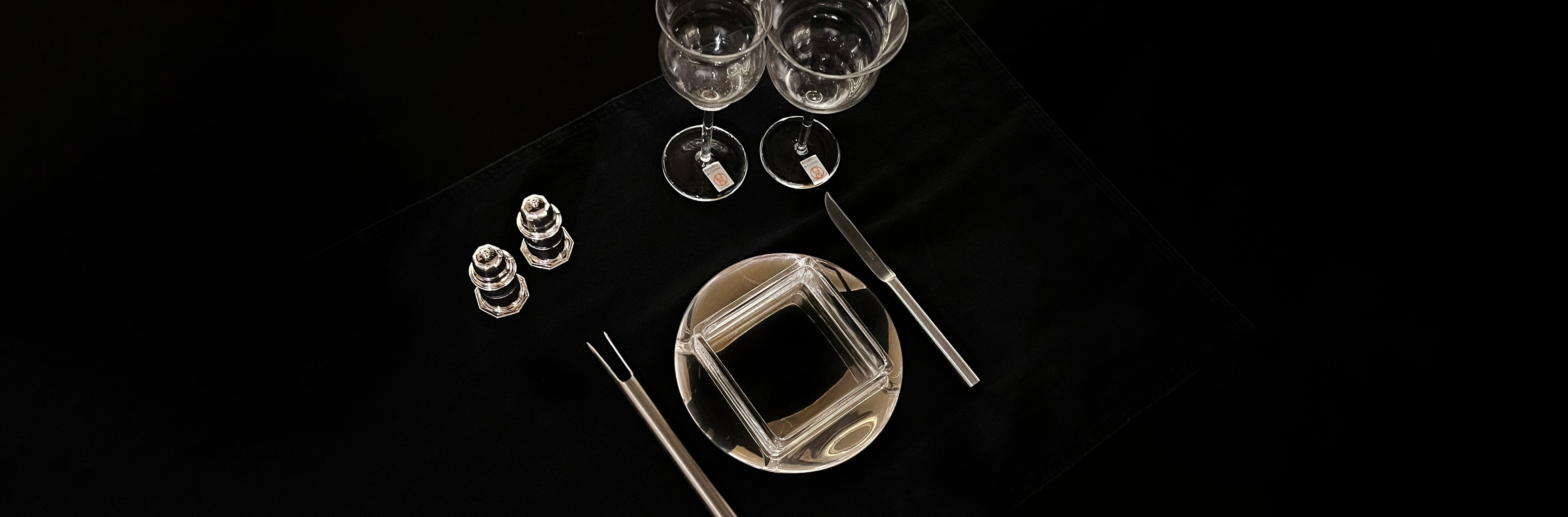 Découvrez notre collection unique d'assiettes, où le design rencontre l'histoire. De la vaisselle design datant des années 1960 à aujourd'hui, nous vous proposons des créations italiennes, françaises, scandinaves ou allemandes, chacune sélectionnée pour s