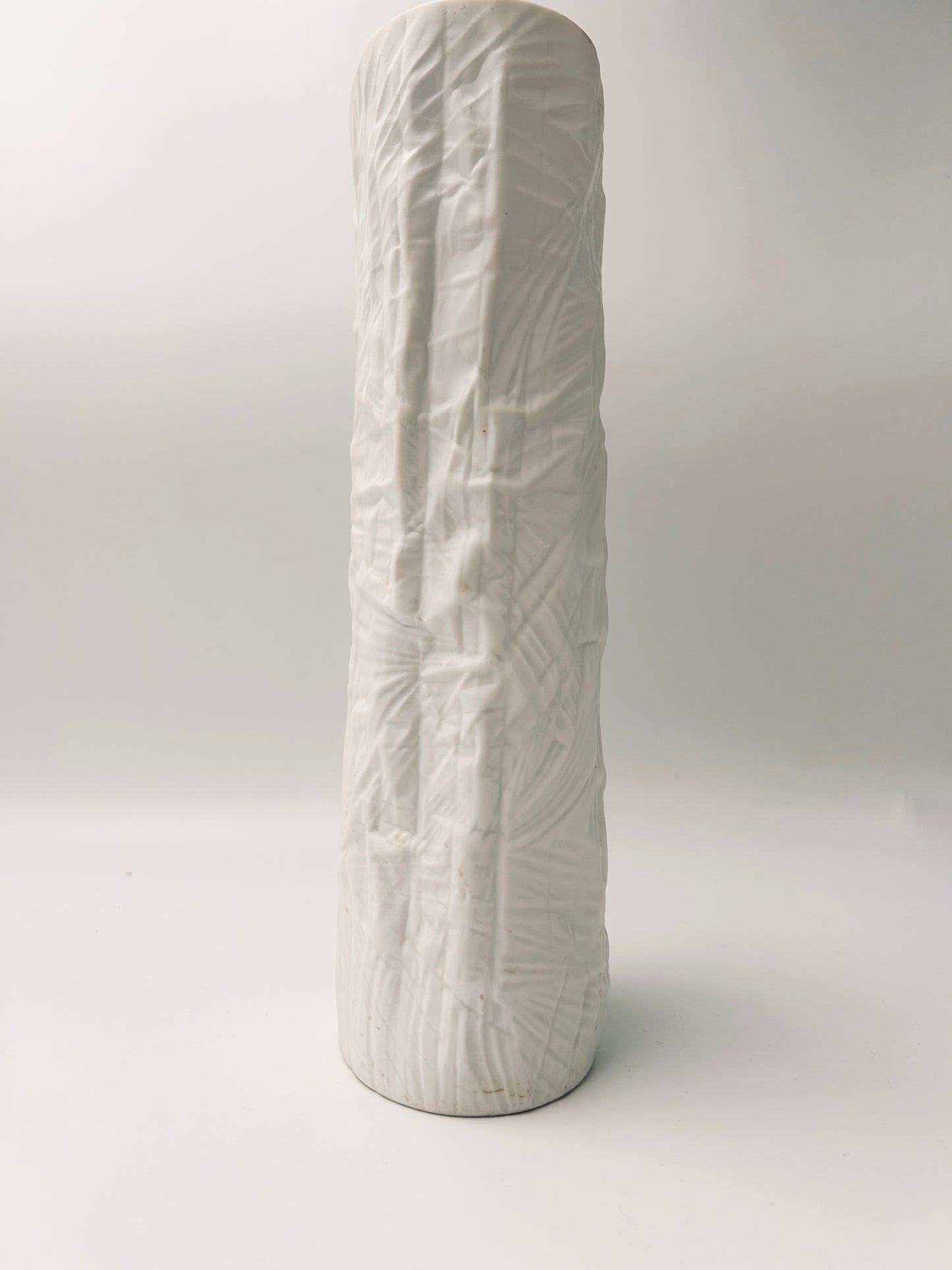 Vase blanc reliefé Martin Frayer, Rosenthal, 70s