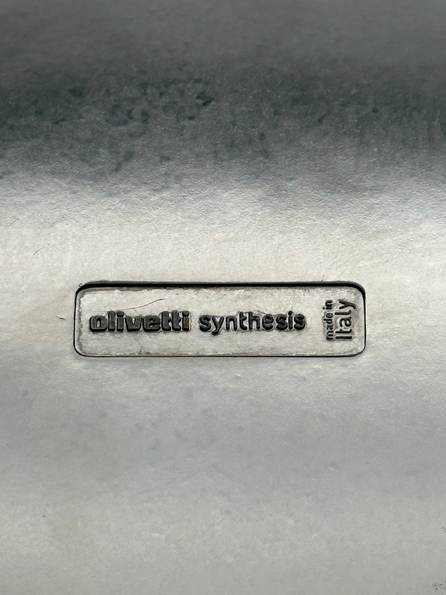Cendrier postmoderne noir Synthesis, Ettore Sottsass, Olivetti, 70s