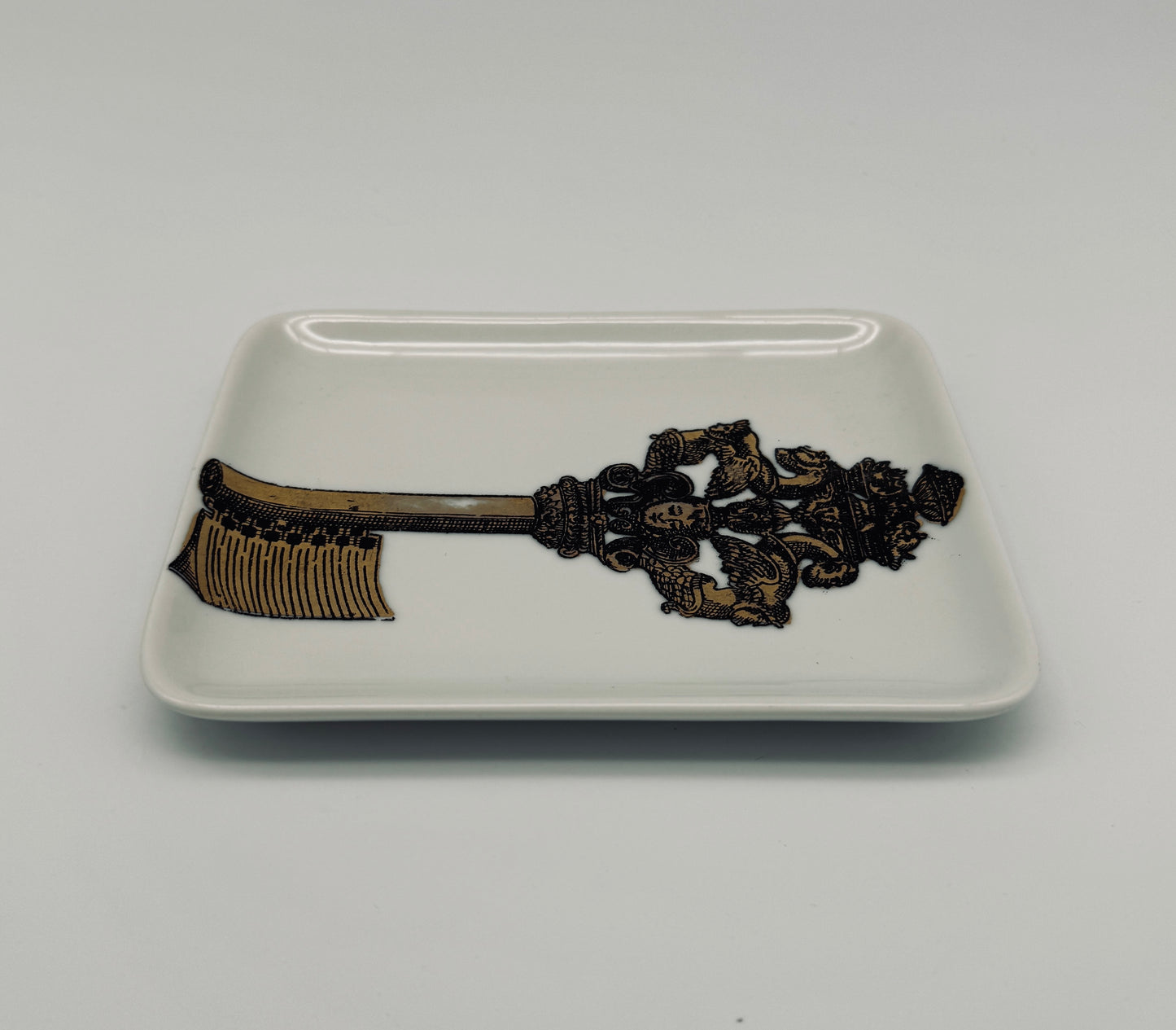 Vide poche, motif clef, Piero Fornasetti, 80s