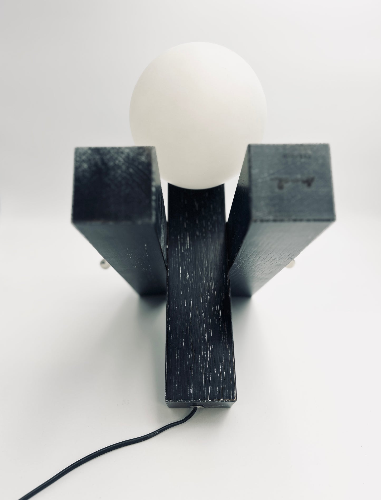 Lampe François Arnal, chêne et verre opalin, Edition atelier A, 70s