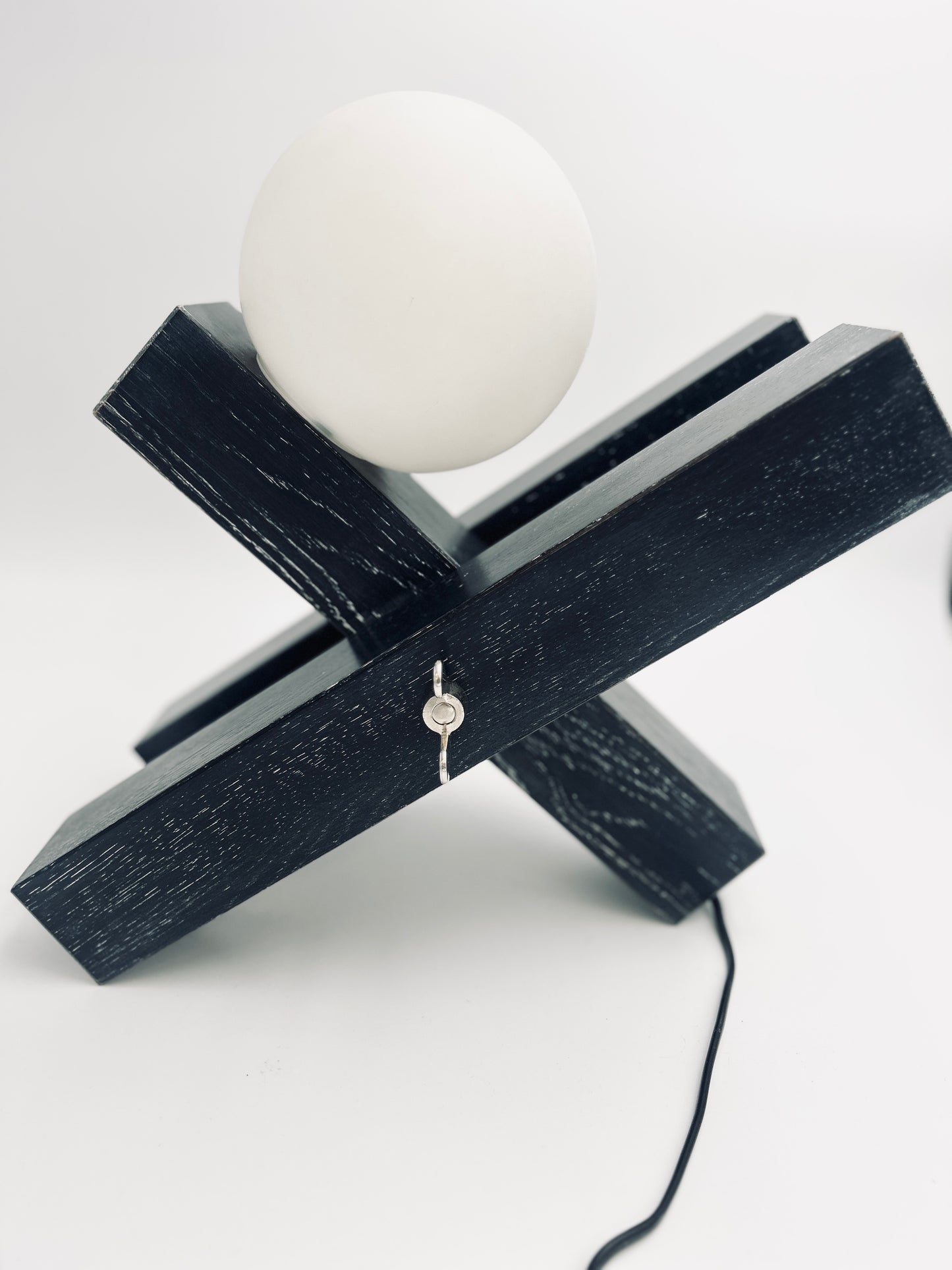 Lampe François Arnal, chêne et verre opalin, Edition atelier A, 70s