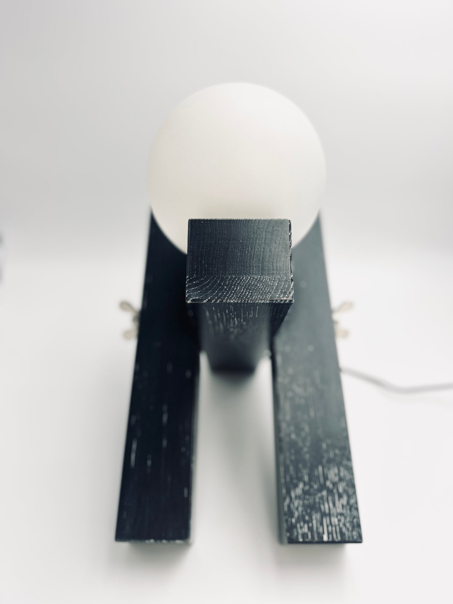 Lampe François Arnal, chêne et verre opalin, Edition atelier A, 70s