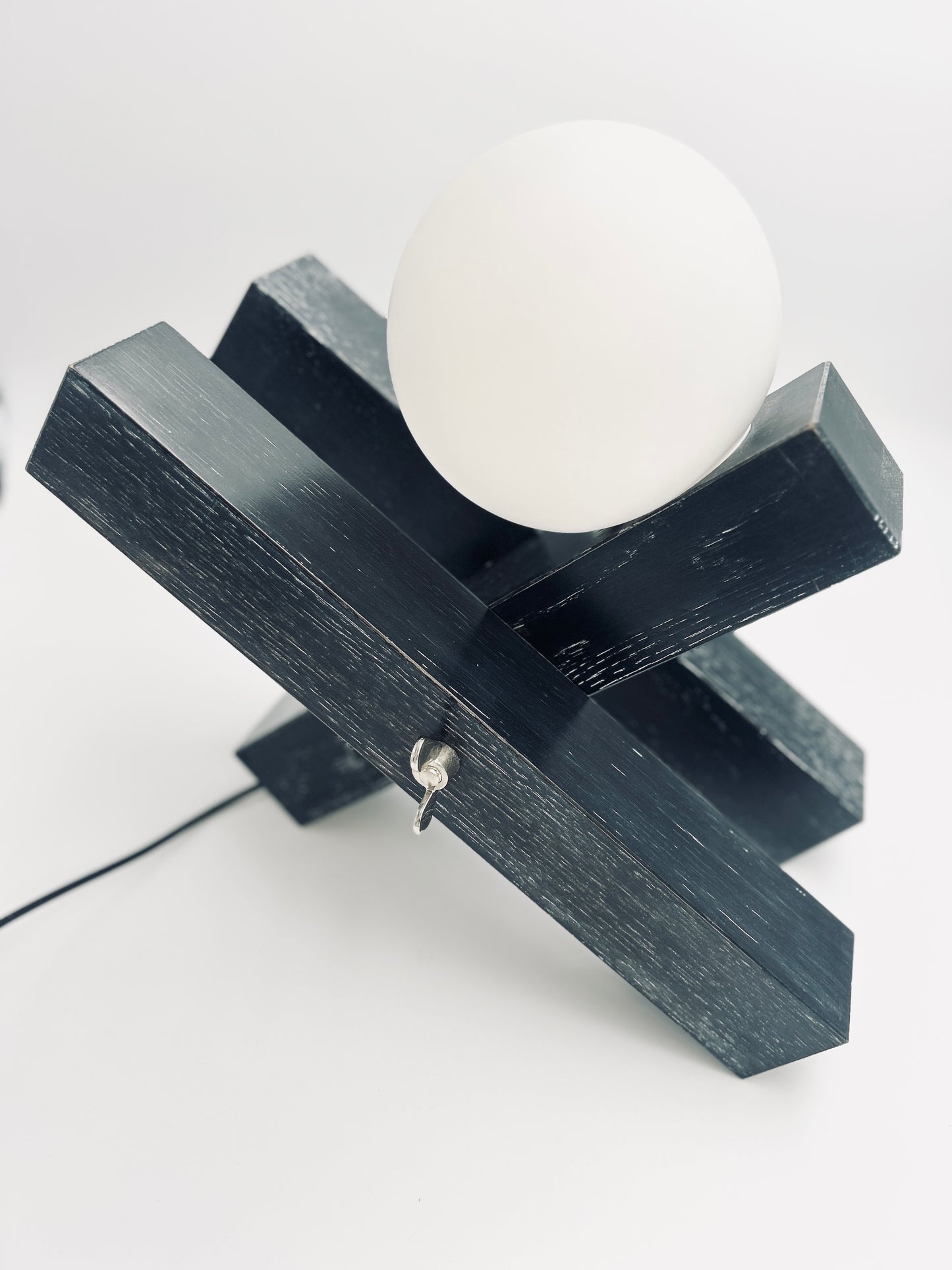 Lampe François Arnal, chêne et verre opalin, Edition atelier A, 70s