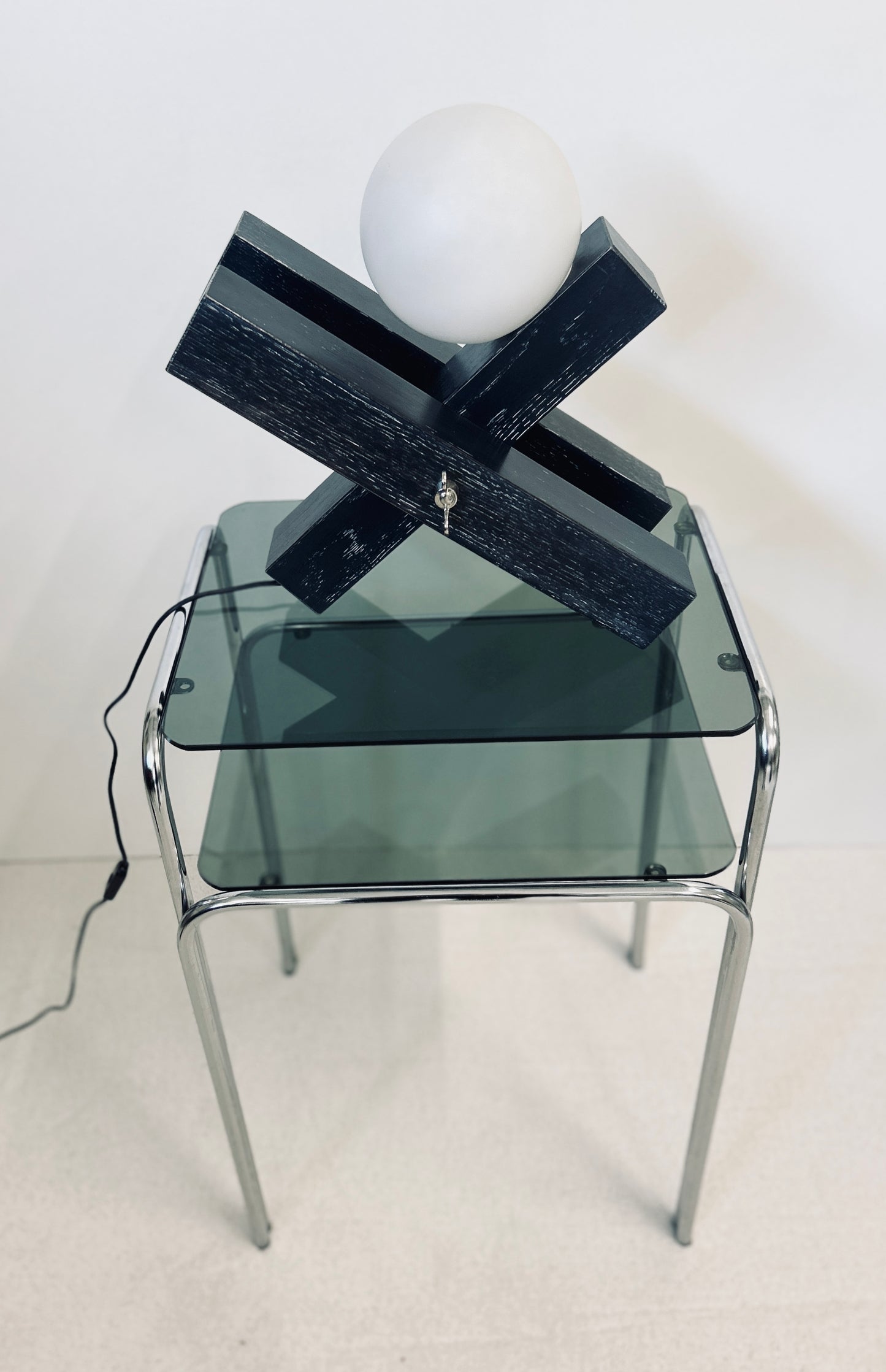 Lampe François Arnal, chêne et verre opalin, Edition atelier A, 70s