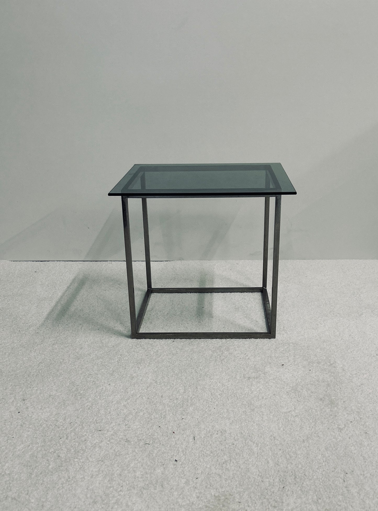 Table d’appoint verre fumé et métal, 70s