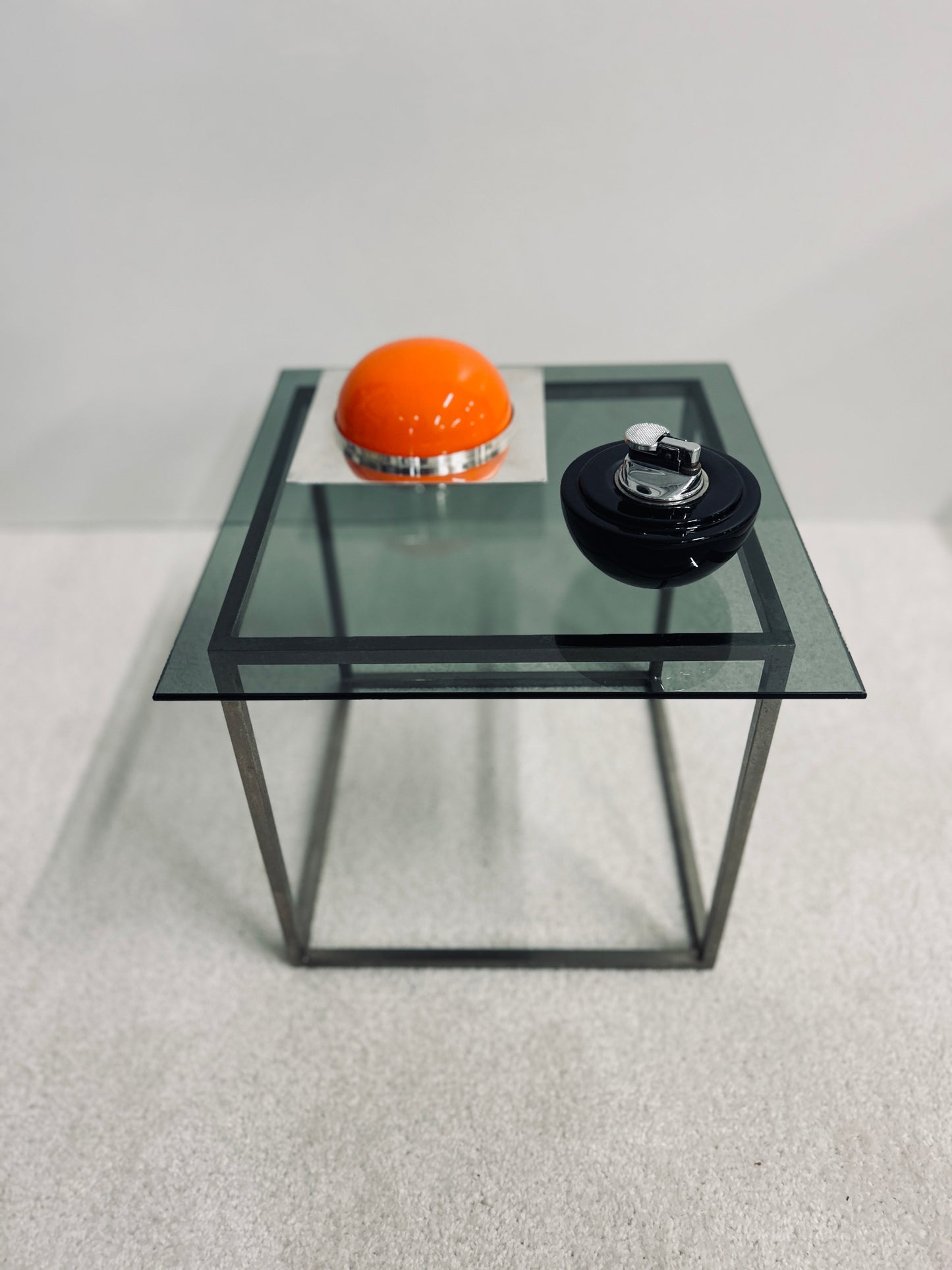 Table d’appoint verre fumé et métal, 70s