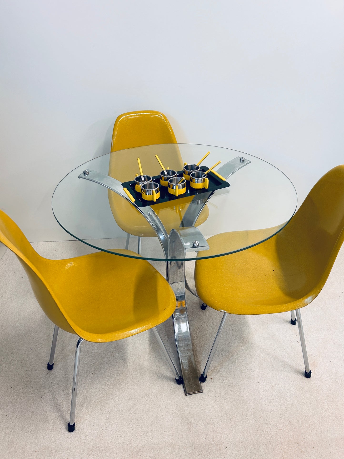 Chaise DSX moutarde Charles et Ray Eames, édition Herman Miller, 70s
