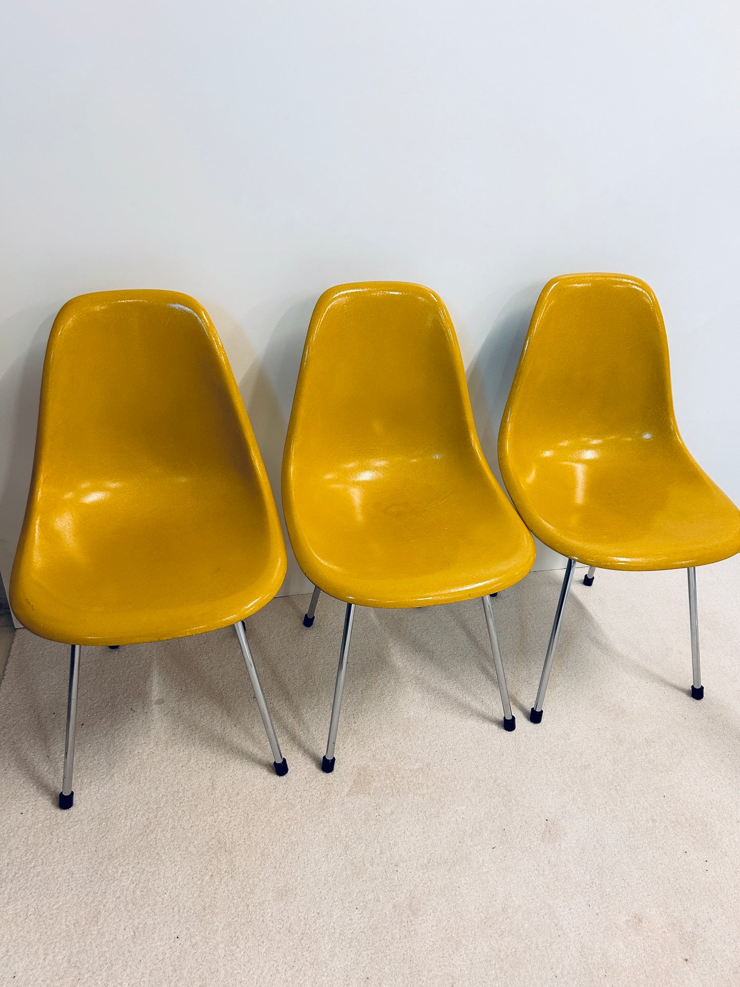 Chaise DSX moutarde Charles et Ray Eames, édition Herman Miller, 70s
