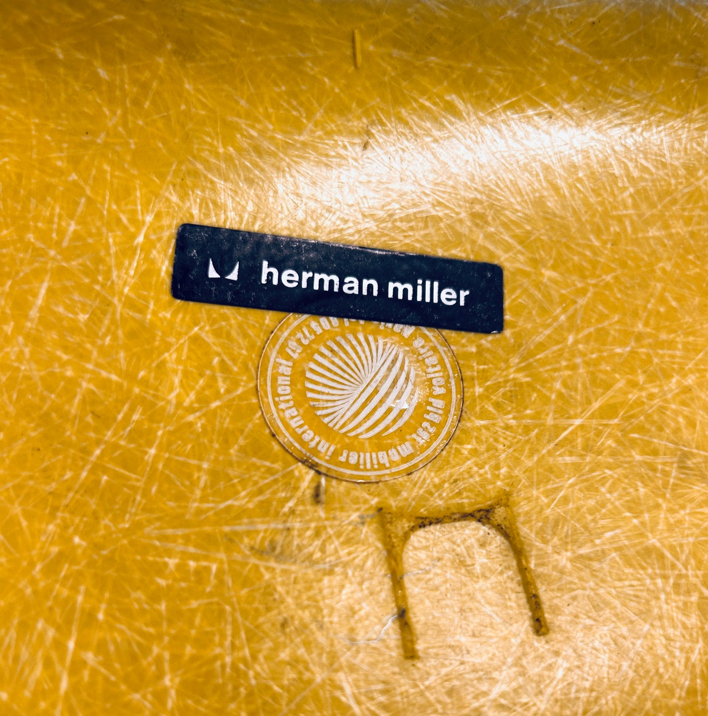 Chaise DSX moutarde Charles et Ray Eames, édition Herman Miller, 70s