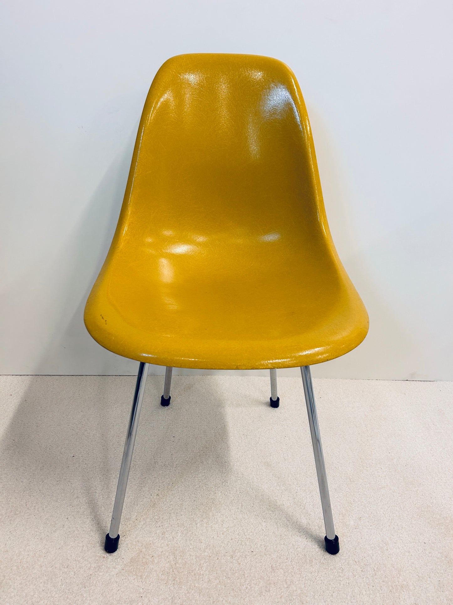Chaise DSX moutarde Charles et Ray Eames, édition Herman Miller, 70s