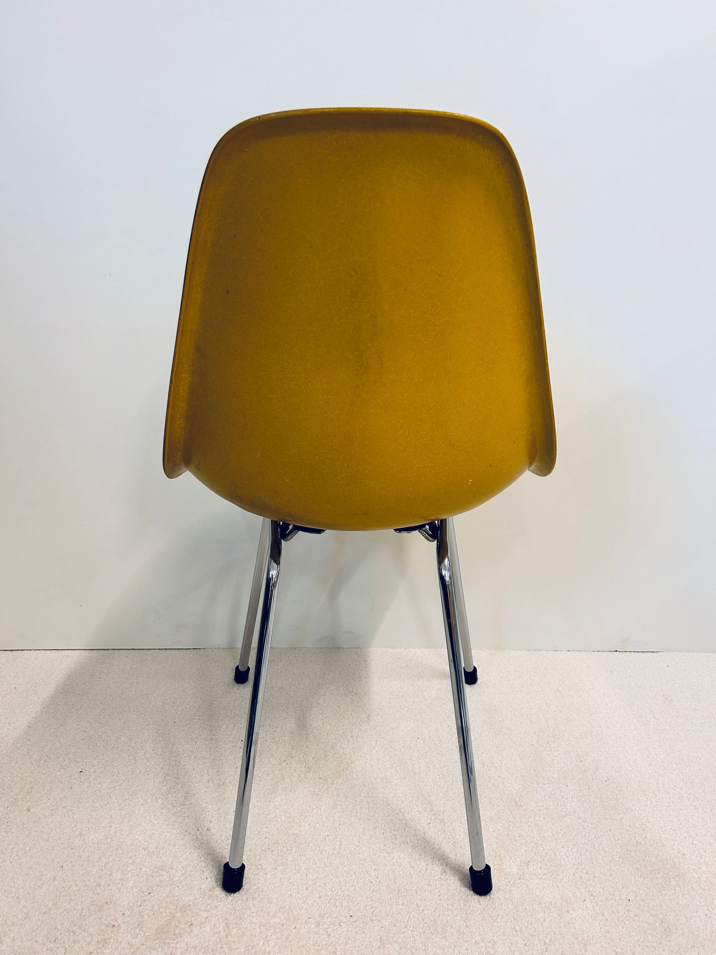 Chaise DSX moutarde Charles et Ray Eames, édition Herman Miller, 70s