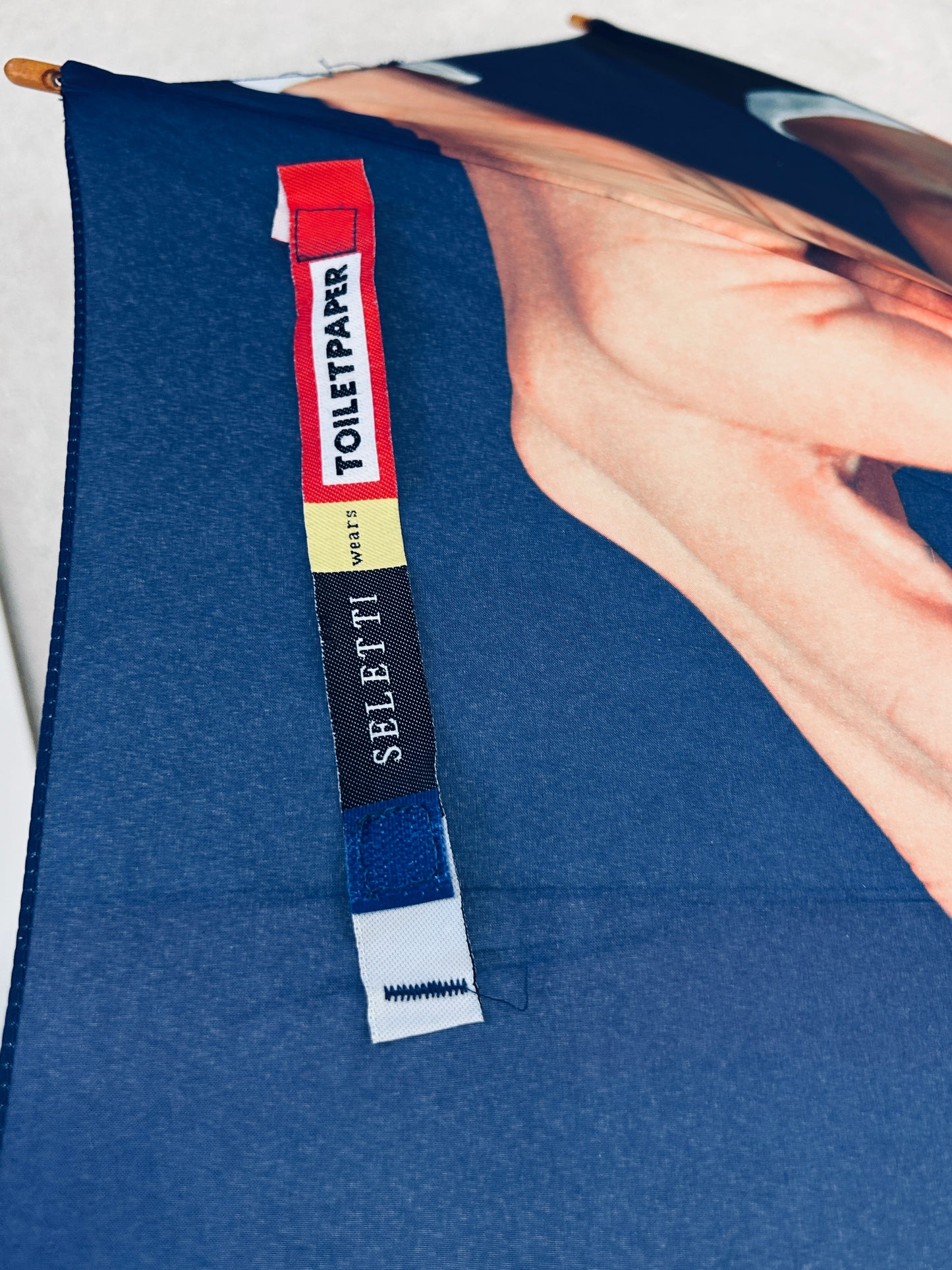 Parapluie  Lipstick bleu Toiletpaper, Seletti, Italie 2000s