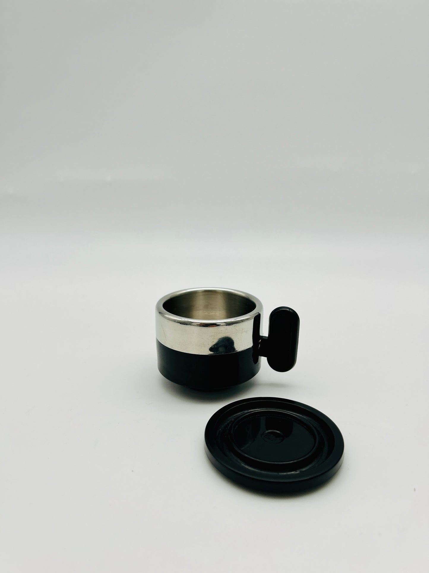 Tasses à café noires,space age, Morinox, Italie, 70s