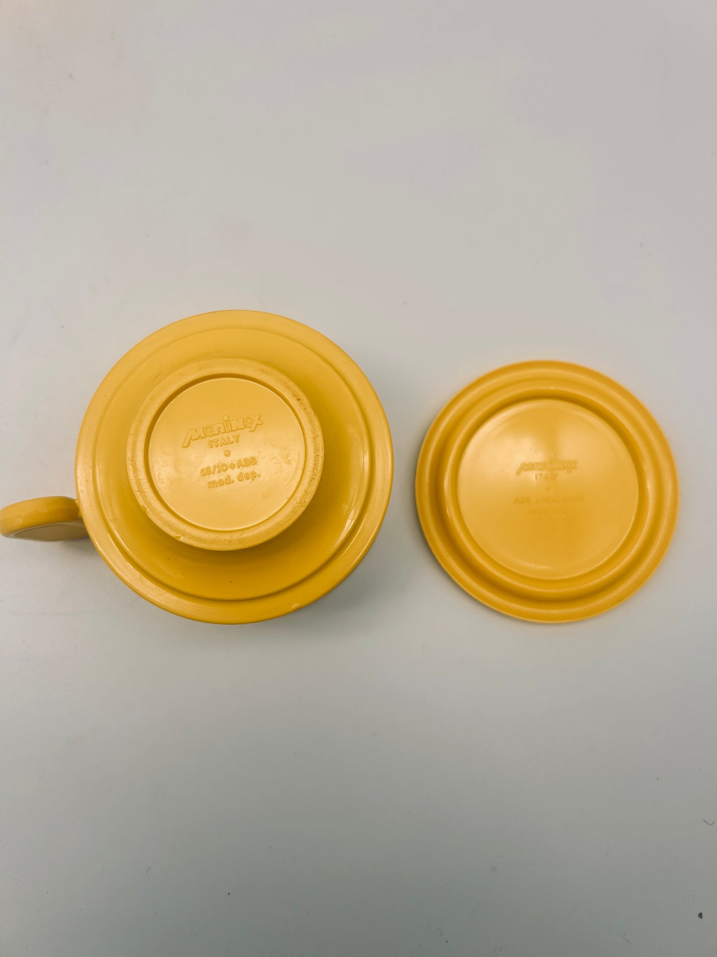 Grandes tasses jaunes,space age, Morinox, Italie, 70s