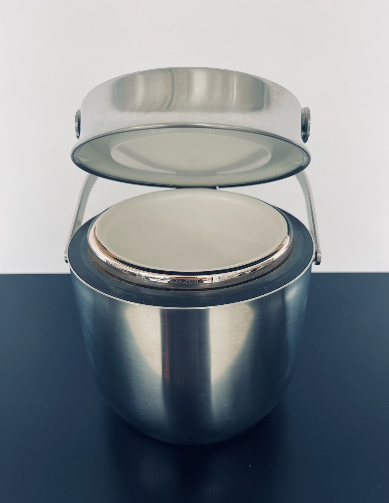 Seau à glaçons thermique MM, Alessi, Carlo Mazzeri, Anselmo Vitale, Italie, 1970s