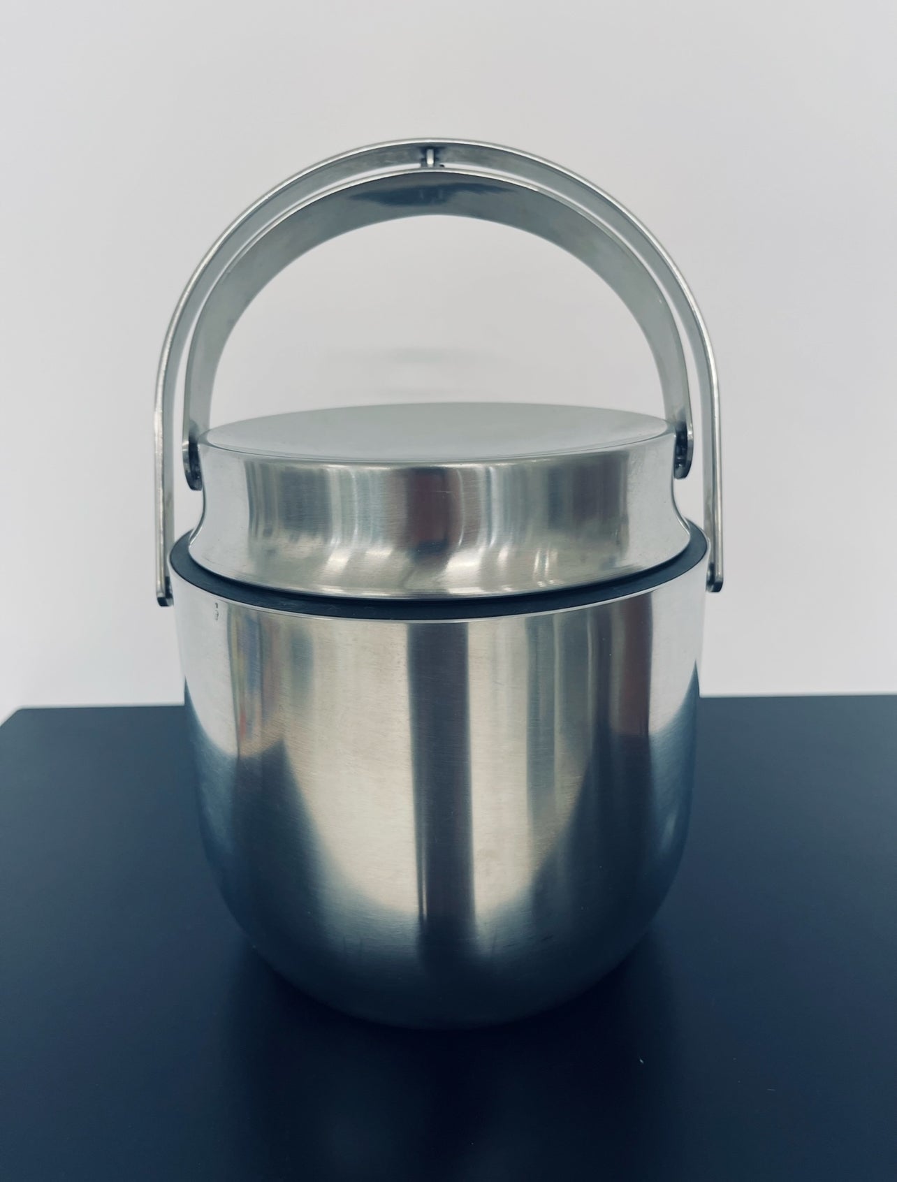 Seau à glaçons thermique MM, Alessi, Carlo Mazzeri, Anselmo Vitale, Italie, 1970s
