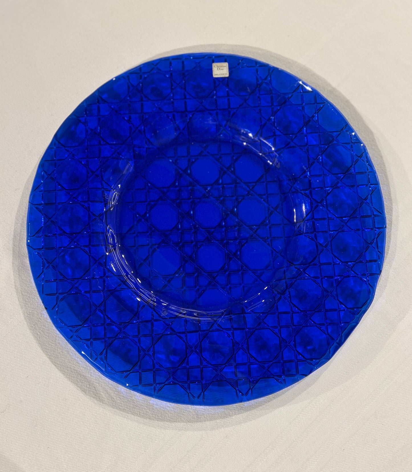 Assiette de présentation en cristal bleue, Cannage XL Dior, 80s