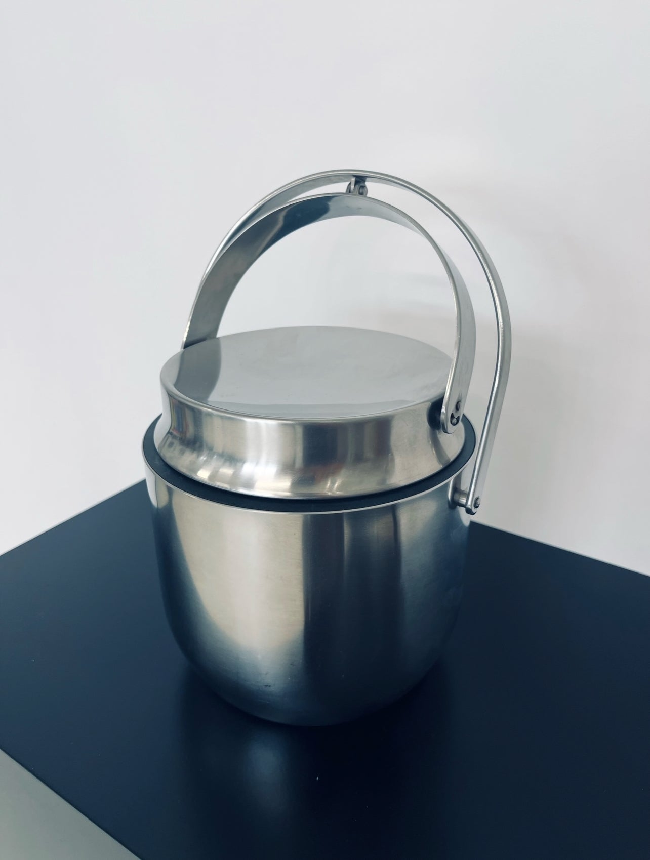 Seau à glaçons thermique MM, Alessi, Carlo Mazzeri, Anselmo Vitale, Italie, 1970s