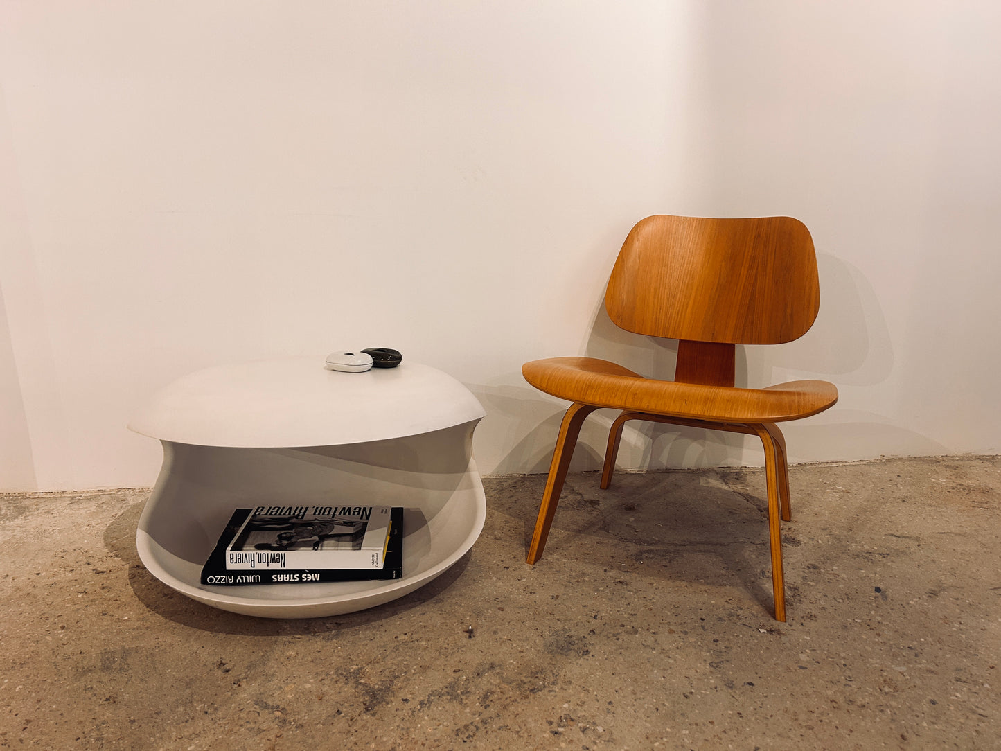 Table d’appoint White Shell, Zanotta, 2000s