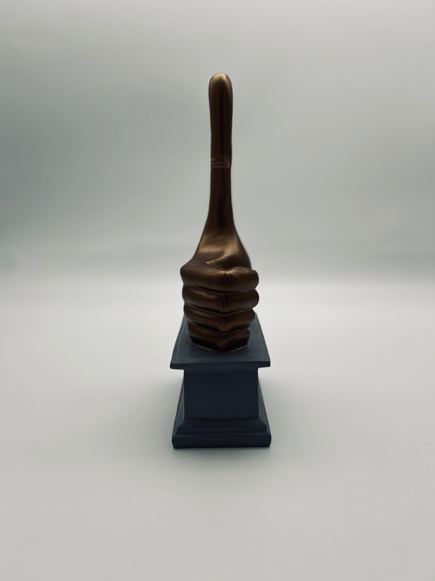 Sculpture" Really Good Vibes "de David Shringley, 2016