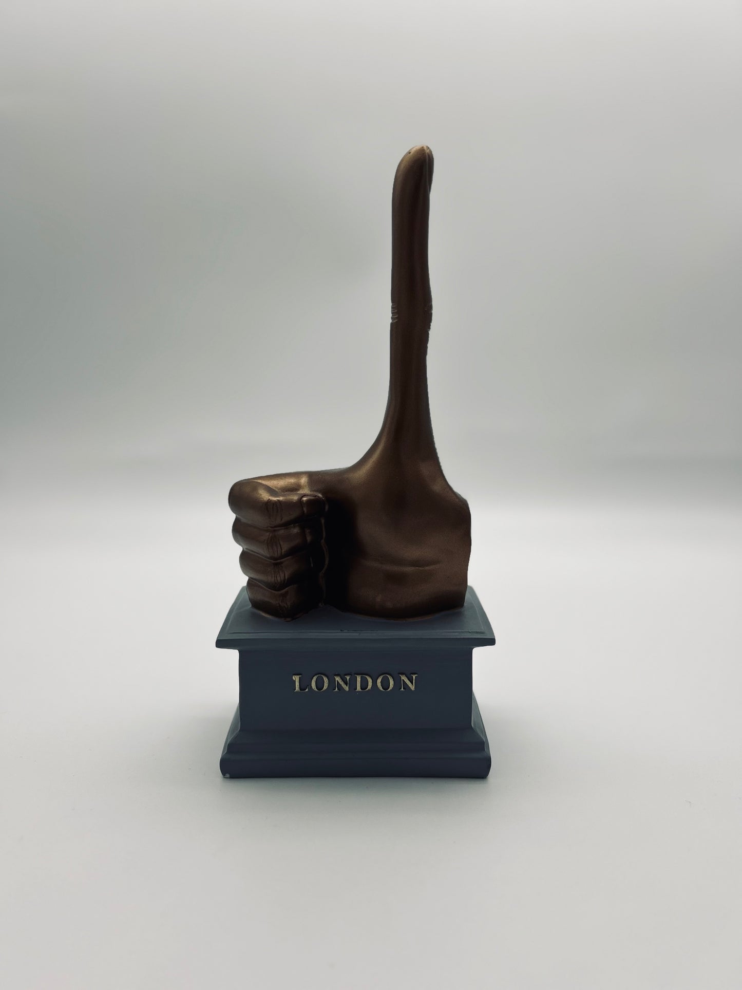 Sculpture" Really Good Vibes "de David Shringley, 2016