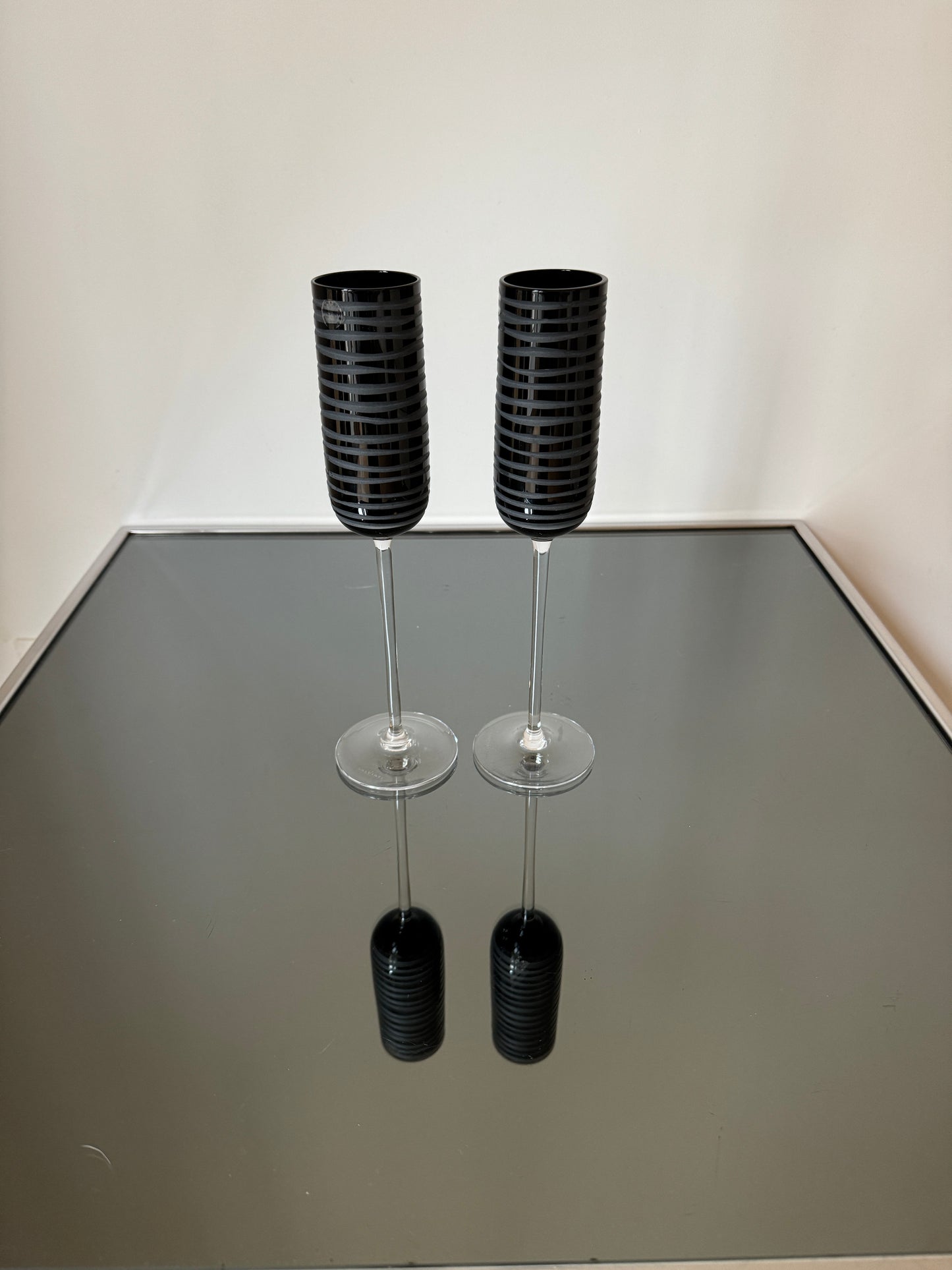 Paire de flutes à champagne en verre de Murano modèle Graffiati, SALVIATI