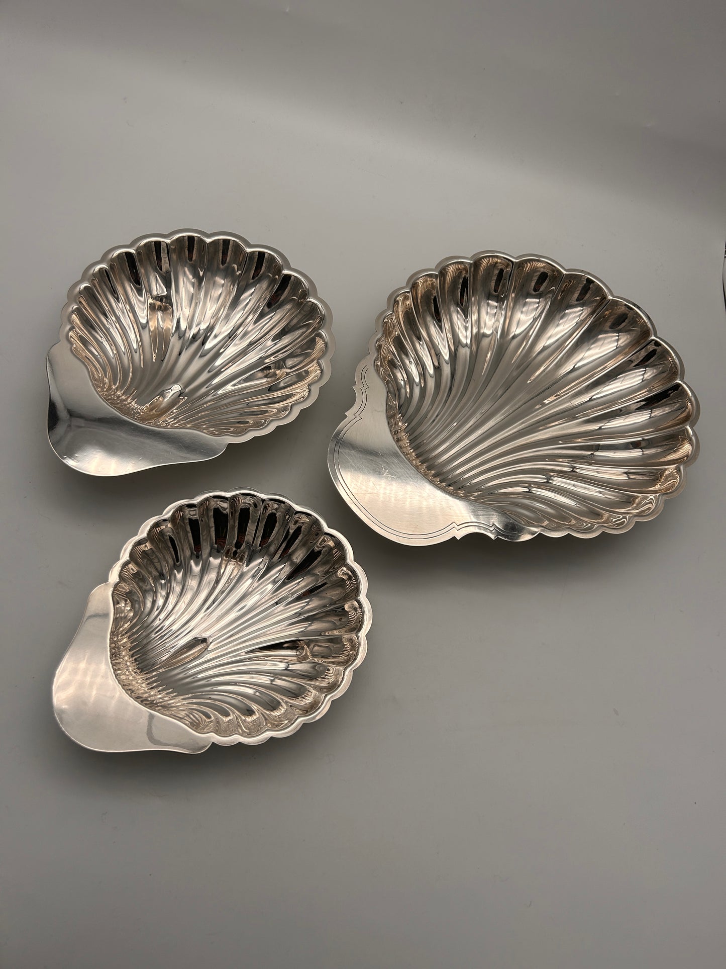Ensemble de trois coupes coquillages, Fleuron by Christofle, 70s