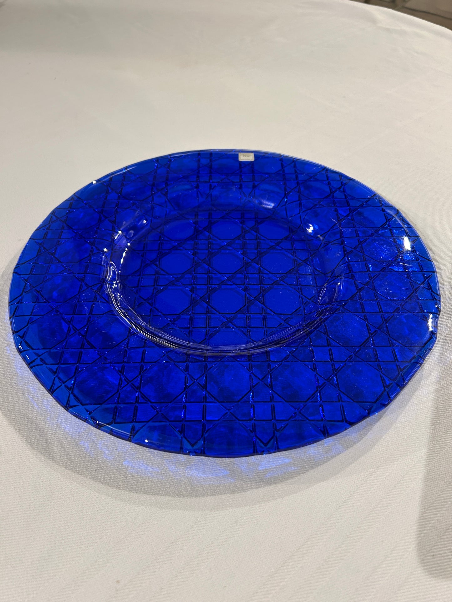 Assiette de présentation en cristal bleue, Cannage XL Dior, 80s