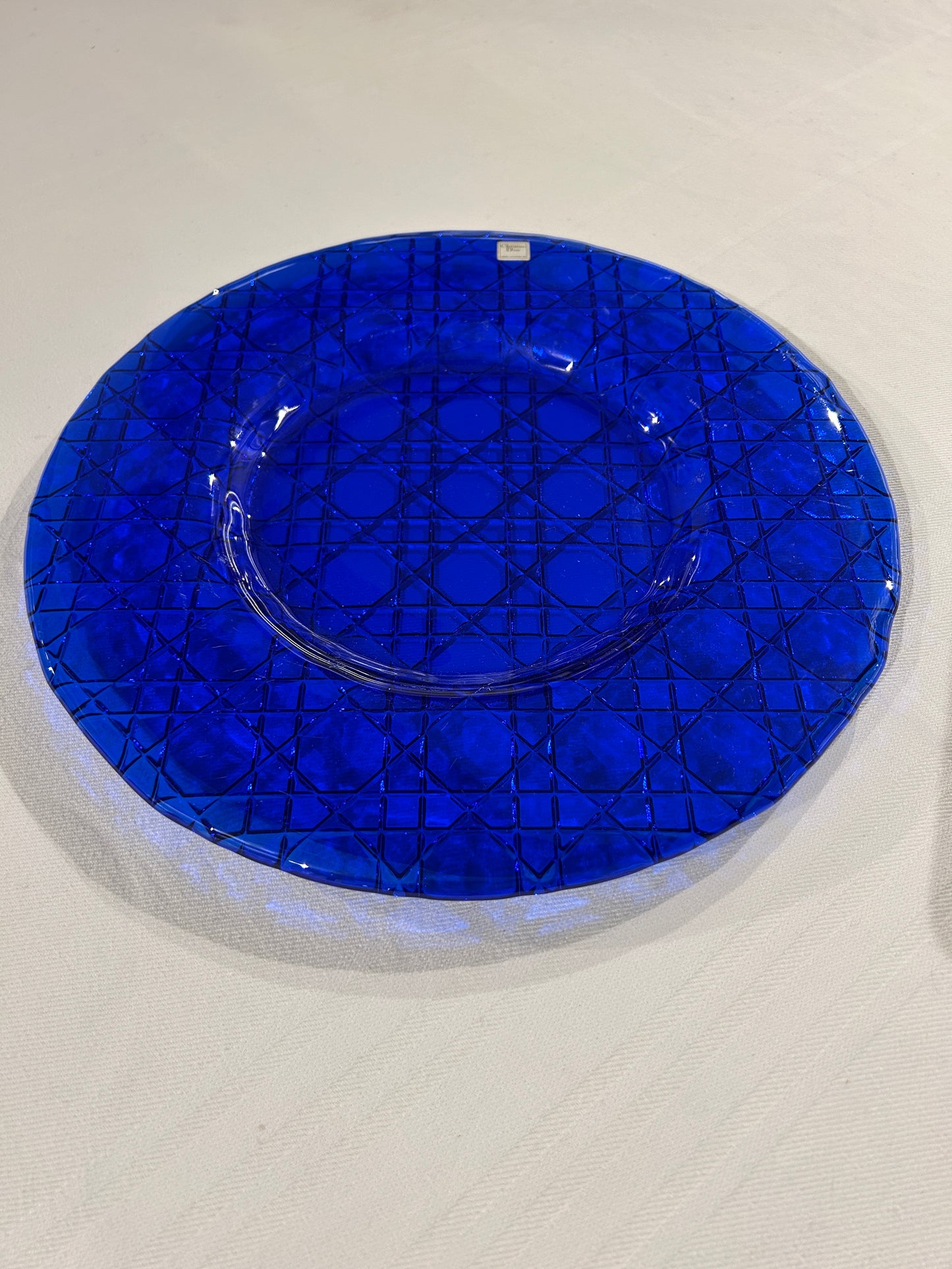 Assiette de présentation en cristal bleue, Cannage XL Dior, 80s
