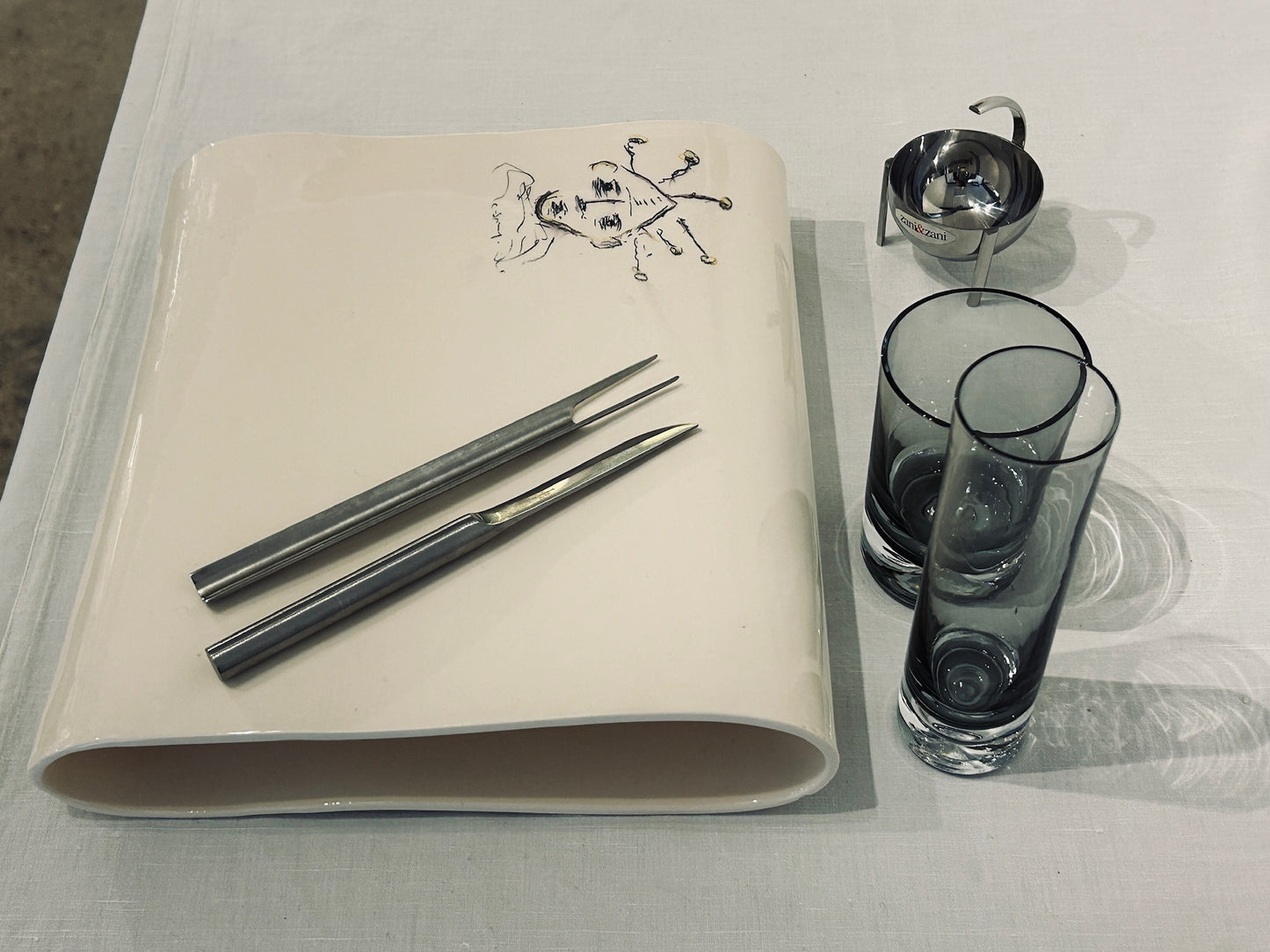 Assiette de présentation, motif Alien ou Avatar, Atelier Sinicropi, 2013