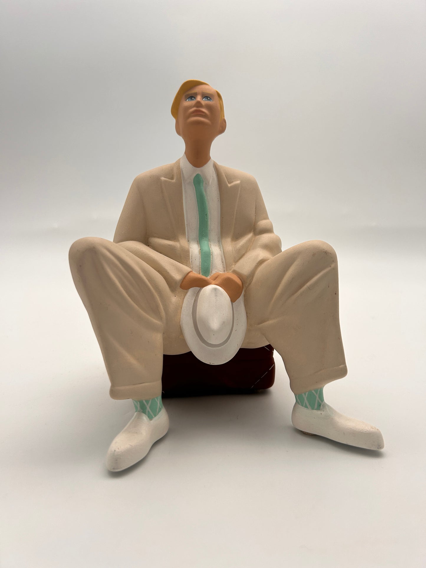 Sculpture L’Aquilone, Homme assis à la valise, années 80