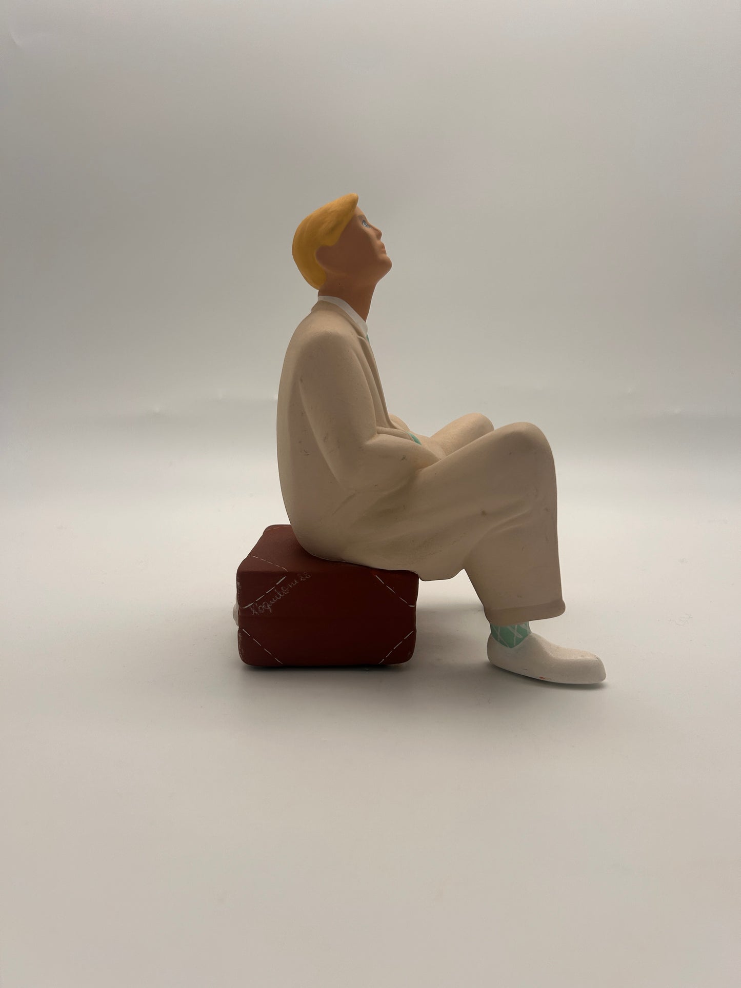Sculpture L’Aquilone, Homme assis à la valise, années 80