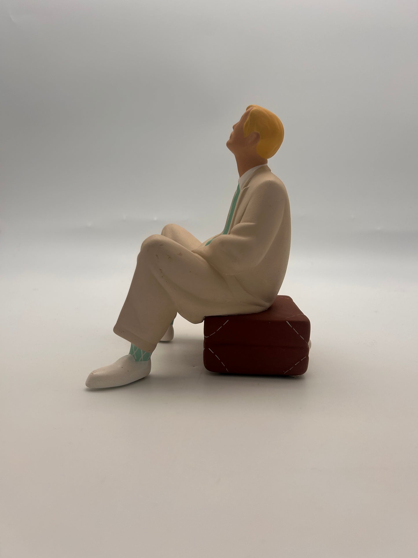 Sculpture L’Aquilone, Homme assis à la valise, années 80