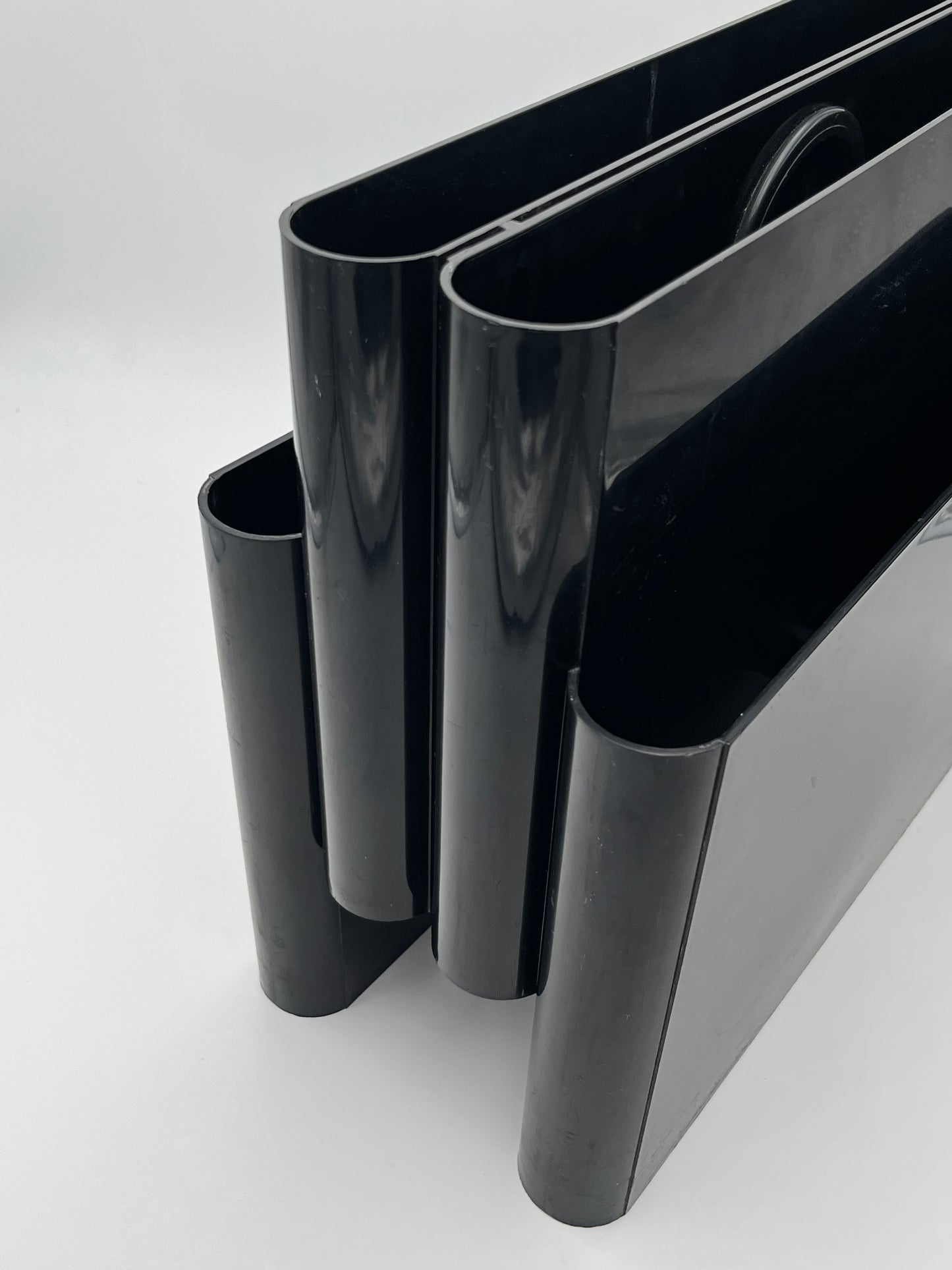 Porte-revues noir 4 compartiments, Kartell, Giotto Stoppino, 70s