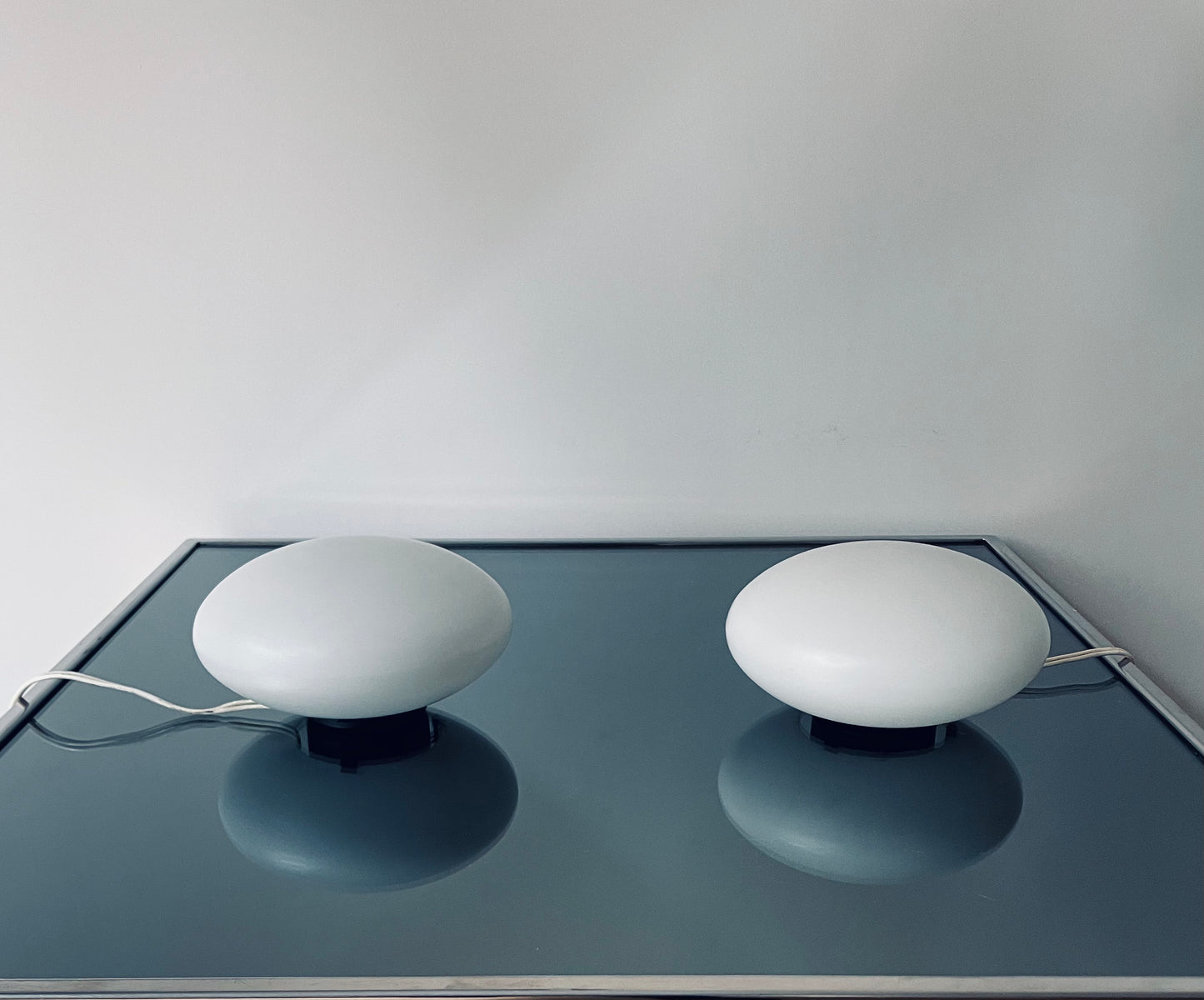 Paire de lampes à poser Galet, Joseph André Motte, Disderot, 60s