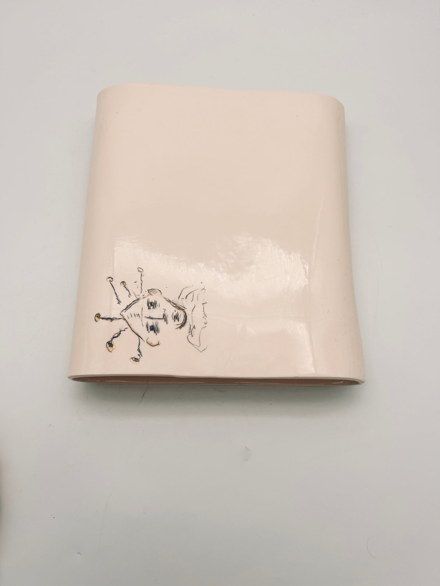 Assiette de présentation, motif Alien ou Avatar, Atelier Sinicropi, 2013