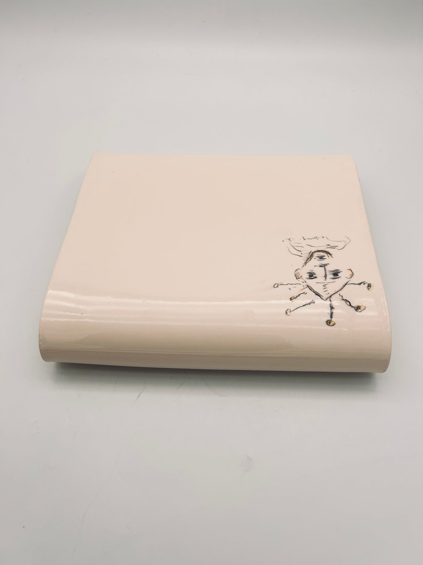 Assiette de présentation, motif Alien ou Avatar, Atelier Sinicropi, 2013