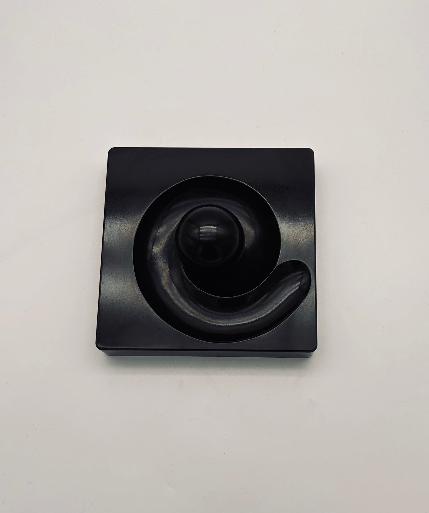 Cendrier sculpture noir "Spyros", Eleonore Peduzzi Riva, Artemide, 70s