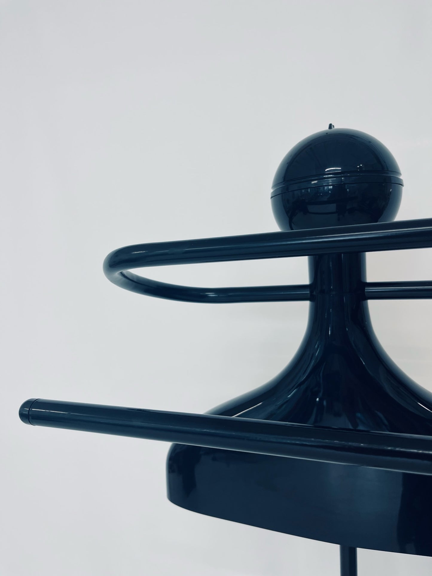 Valet noir, Anna Castelli Ferrieri, Kartell, Italie, 80s
