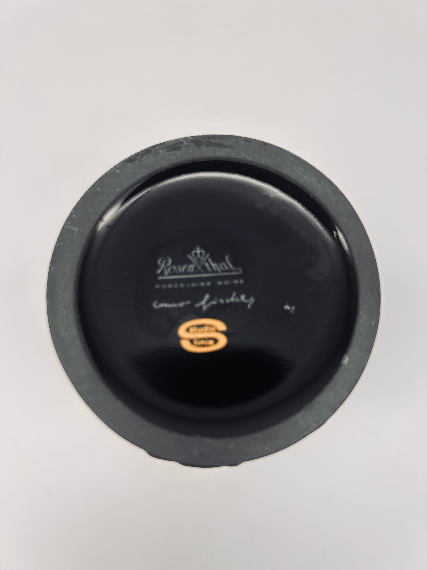 Vase noir mat cylindrique, motif totem, Cuno Fischer, Rosenthal, 70s