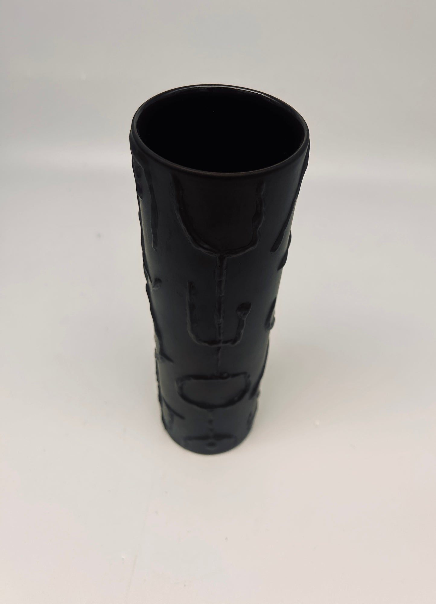 Vase noir mat cylindrique, motif totem, Cuno Fischer, Rosenthal, 70s