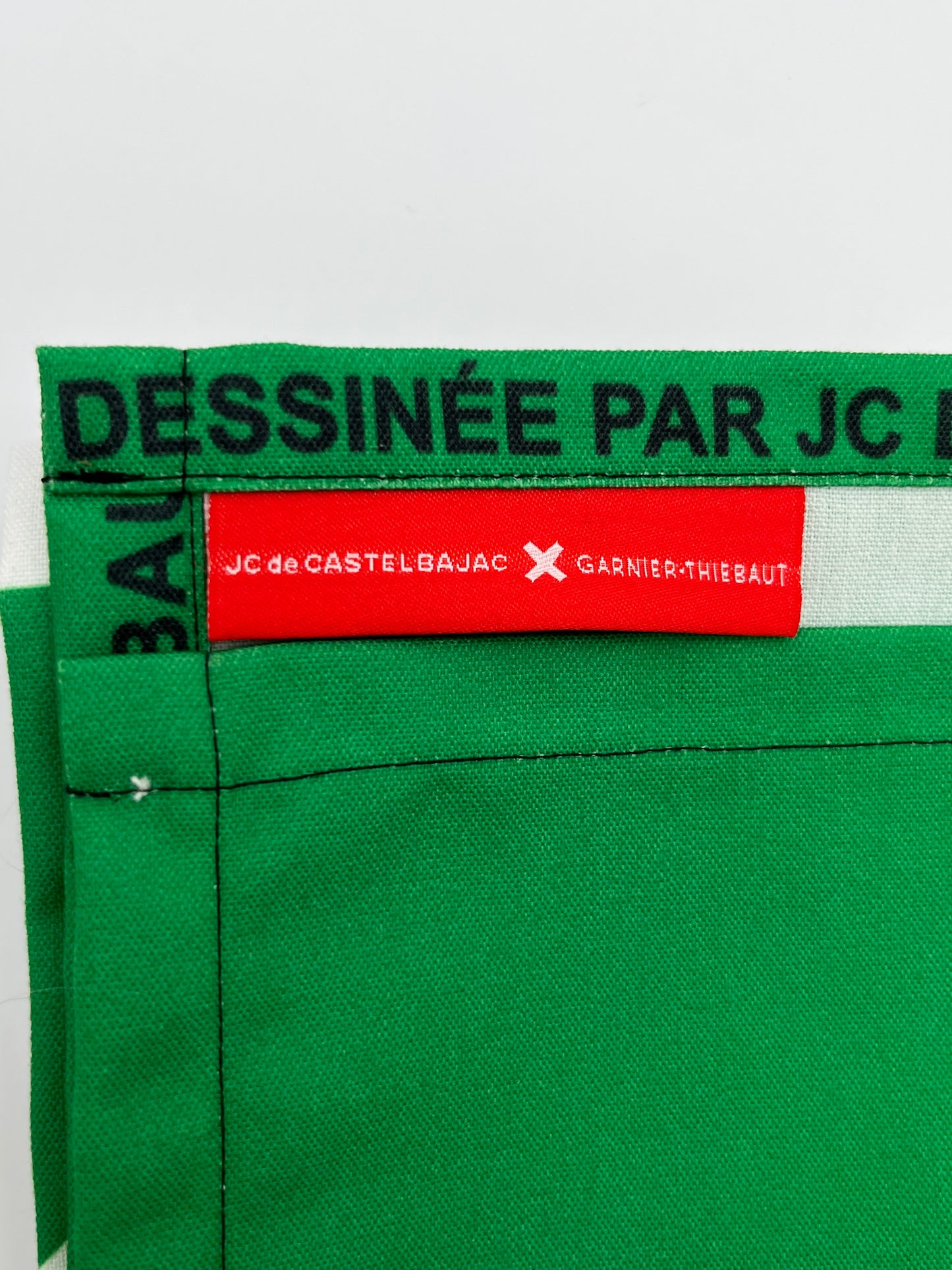 Chemin de table union jack JC de Castelbajac et Garnier-Thiebaut, 2009