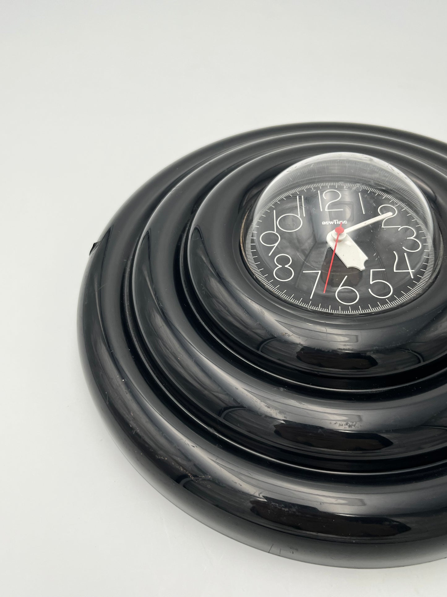 Horloge postmoderne newTime, 80s