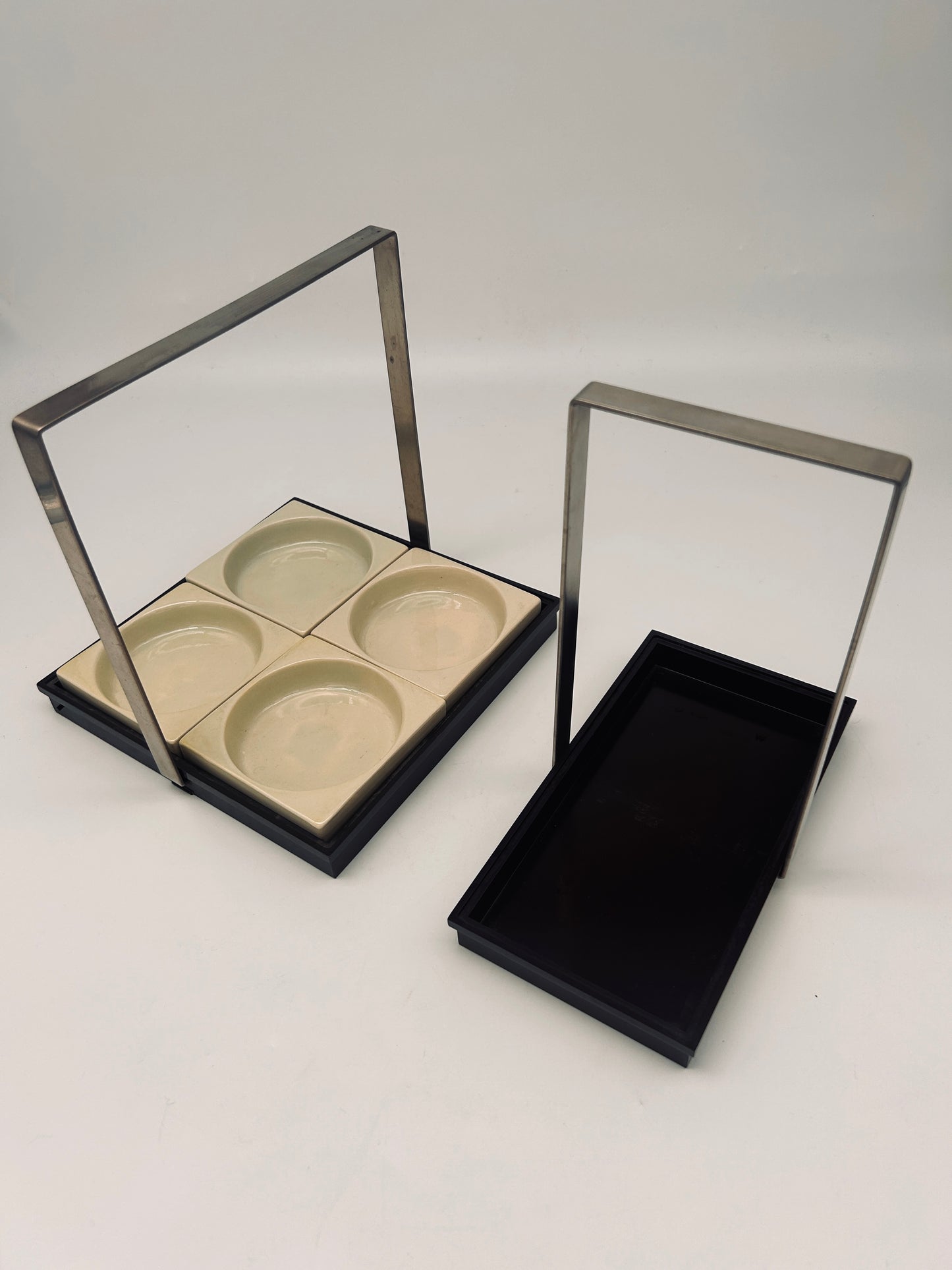 Ensemble de plateaux apéritif antipasti, Roberto Sambonet, ligne Scacchiera, 70s