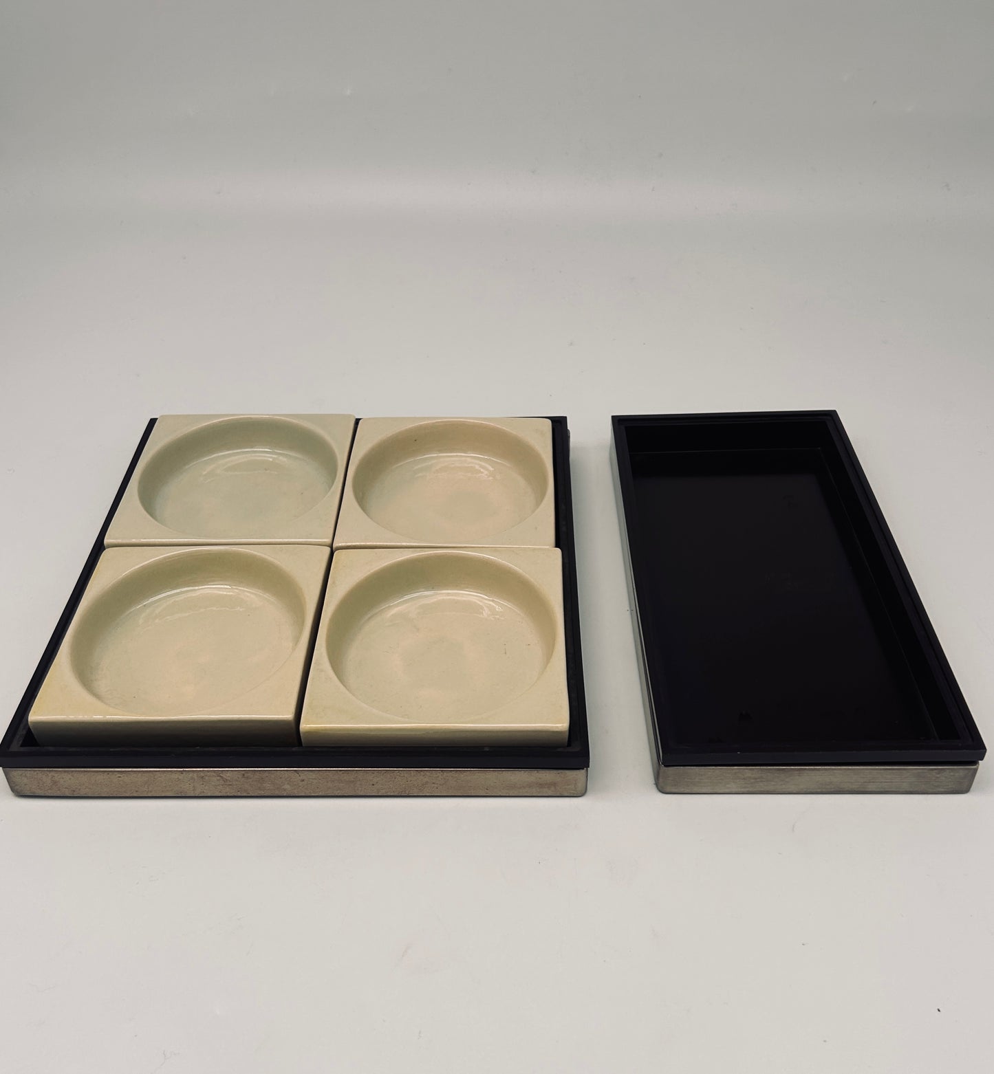 Ensemble de plateaux apéritif antipasti, Roberto Sambonet, ligne Scacchiera, 70s