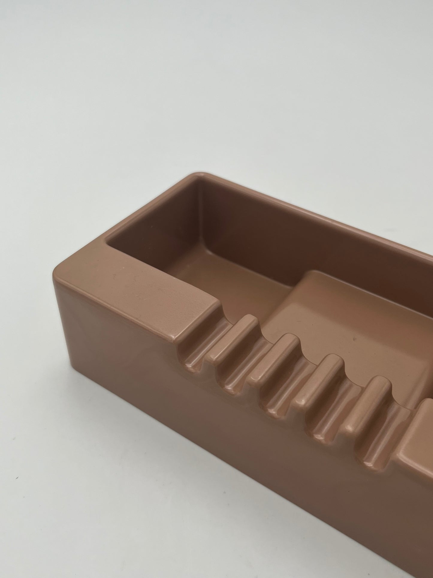 Cendrier taupe Sistema45 Olivetti Synthesis, Ettore Sottsass, 1971