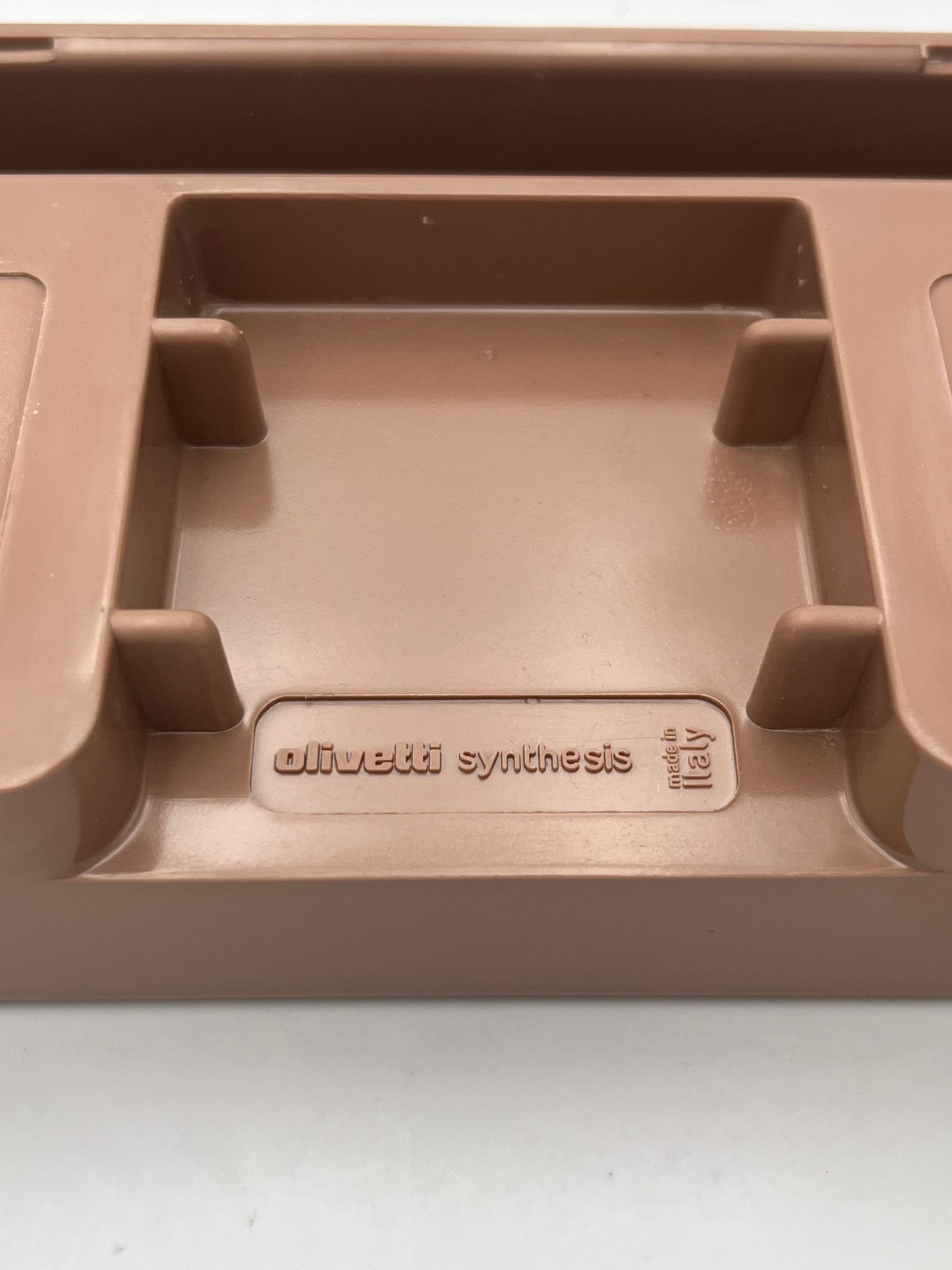 Cendrier taupe Sistema45 Olivetti Synthesis, Ettore Sottsass, 1971