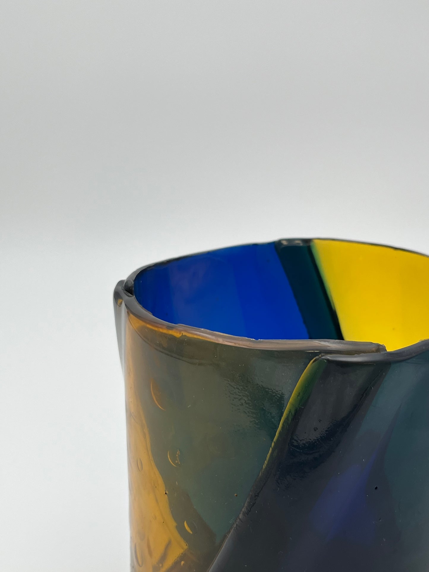 Vase en résine Twirl, Corsi Design, Enzo Mari, Italie