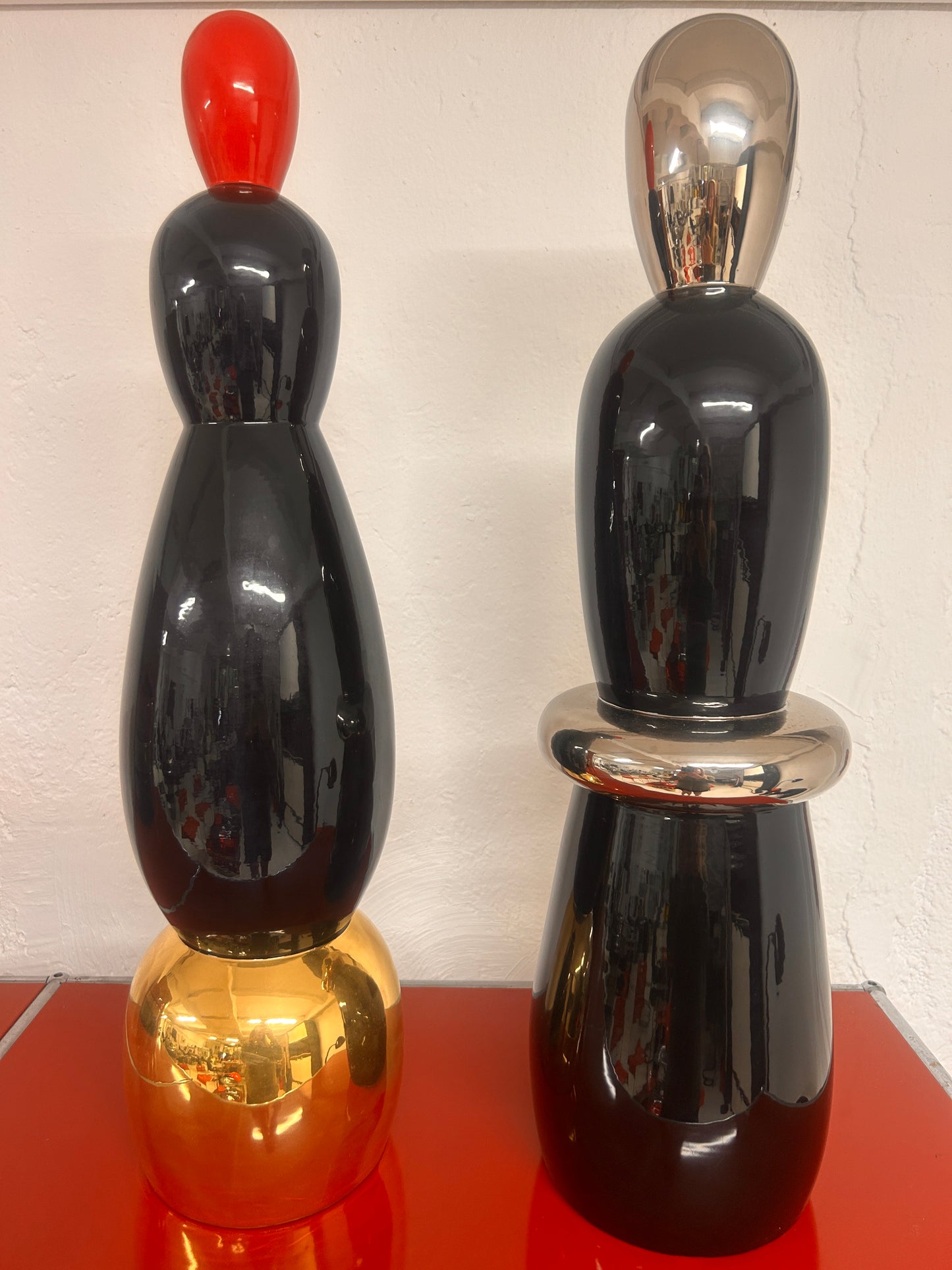 Totem rouge noir et doré, Elgin, Alessandro Mendini, pour Superego, 2008